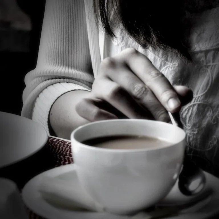 Zbliżenie filiżanki kawy