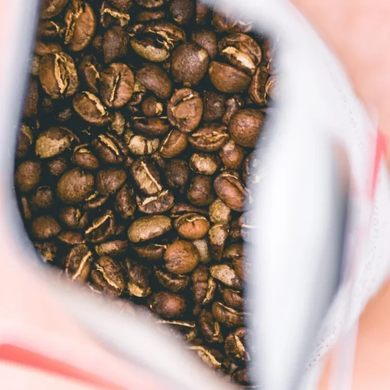 Ziarna kawy z wysokiego kąta widzenia