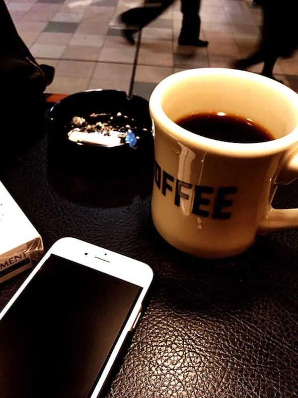 Zbliżenie filiżanki kawy